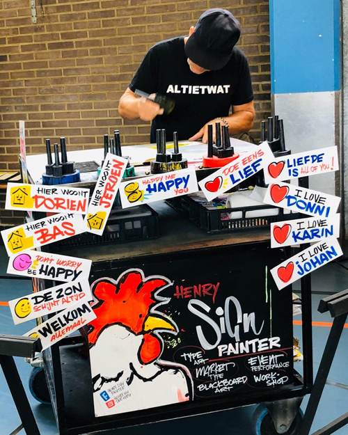 henry_signpainter_performance_kliekten_feestdag_s_heerenloo_01